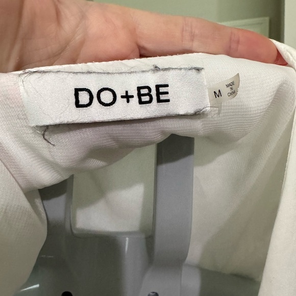 DO+BE White Sleeveless Buttoned Tank Top - Picture 2 of 6